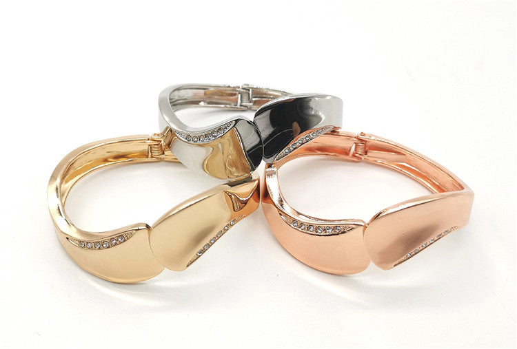 High-Quality Three Color Bracelet - Gold Plating, Zinc Alloy Spring Bracelet