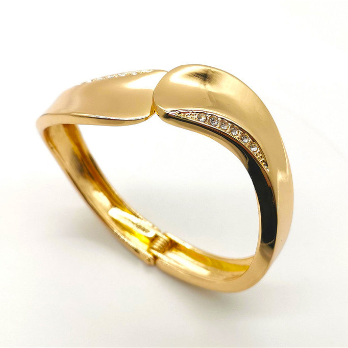 High-Quality Three Color Bracelet - Gold Plating, Zinc Alloy Spring Bracelet