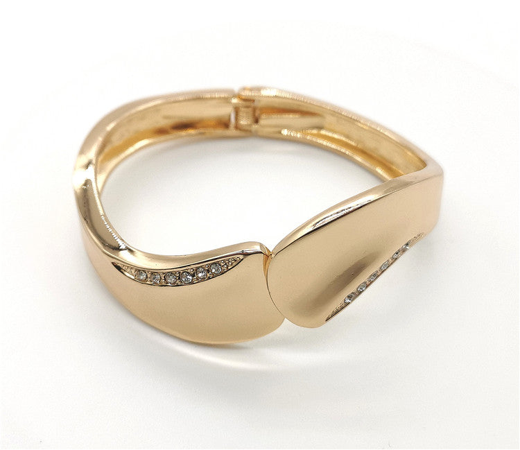 High-Quality Three Color Bracelet - Gold Plating, Zinc Alloy Spring Bracelet