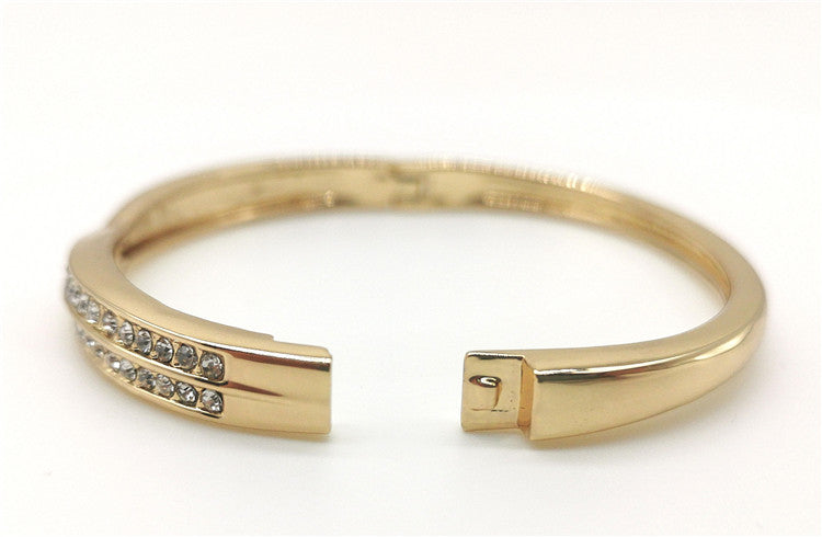 High-Quality Zinc Alloy Fashion Bangle - Elegant Plating, Famous Lady's Temperament, Eco-Friendly Design - Ideal Gift