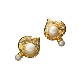 Vintage Heart-Shaped Pearl Earrings for Women - Unique Design, Personal Fashion, Stylish and Elegant Ear Studs, Light Luxury and High-End Ear Accessories