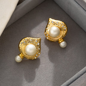 Vintage Heart-Shaped Pearl Earrings for Women - Unique Design, Personal Fashion, Stylish and Elegant Ear Studs, Light Luxury and High-End Ear Accessories