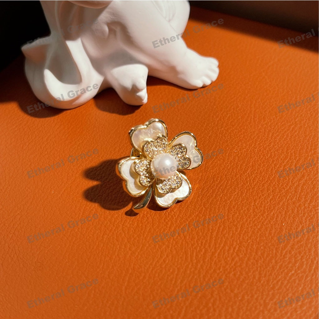 Three-Dimensional Shell Flower Brooch Light Luxury High-End Sense Korean Niche Anti-Glare Buckle Design Corsage Exquisite Accessories Ins Style